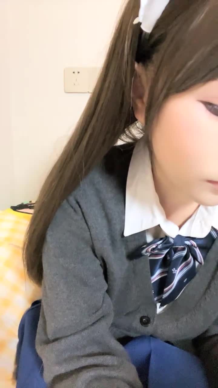 抖音女网红，【京鱼儿】，童颜巨乳女神~掰穴自慰~狂射中，人工白虎直播主播录屏