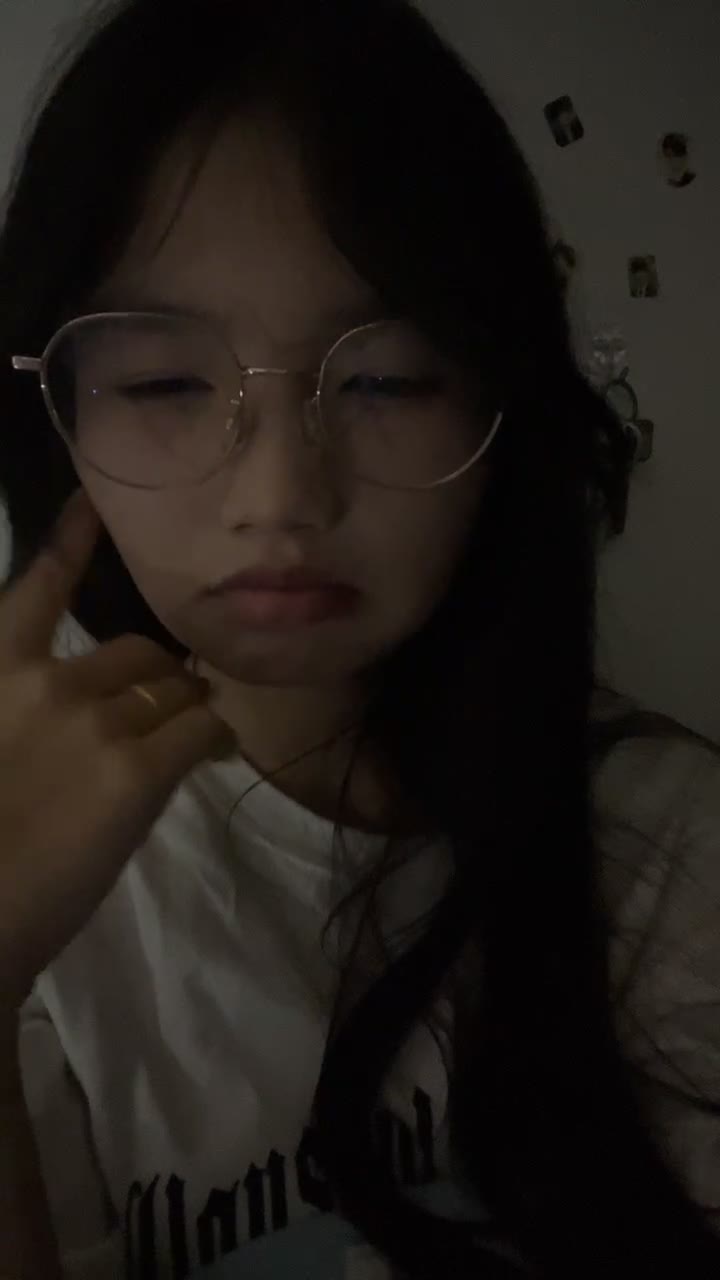 #困困兔 甜美眼镜妹宿舍偷偷自慰