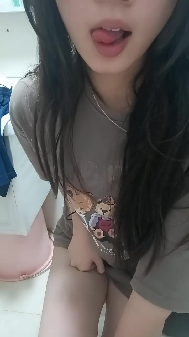 #清纯 #洋裙的女孩 汉服骚舞~学生宿舍掰穴抠逼 永久会员套餐三添加8个群40万视频新年福利点此查看更多