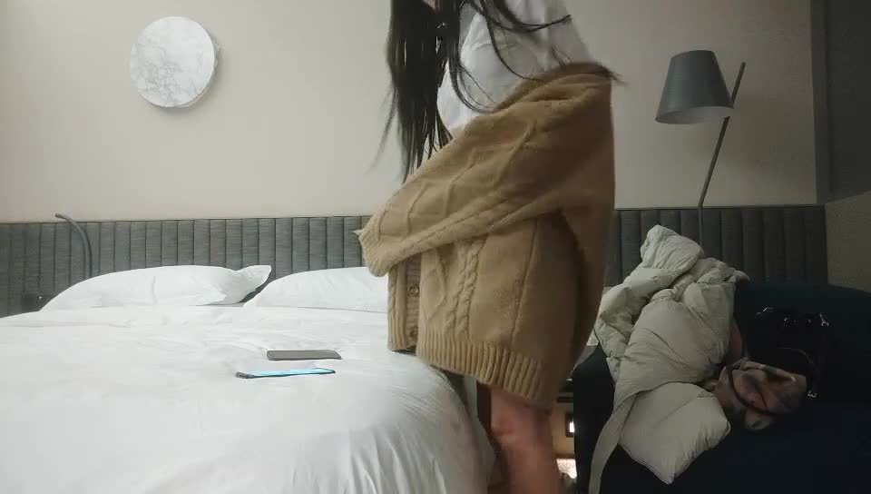 【#利哥探花】01-22网红主播兼职下海，近期颜值排的上号的极品女神，榜一大哥打赏再多，不如自食其力，玉体娇嫩精彩劲爆点此查看更多