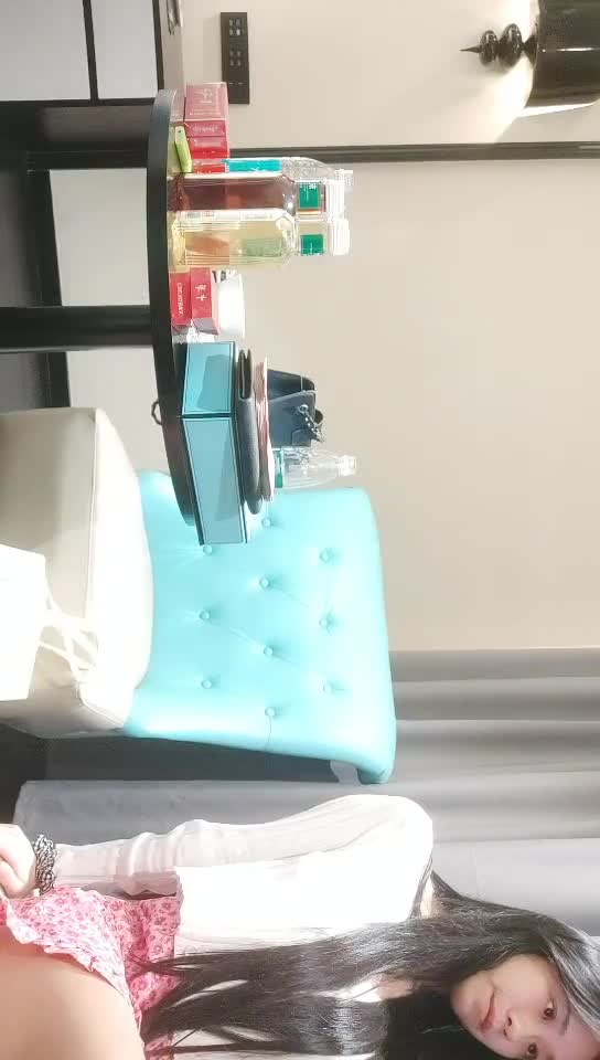 极品清纯学生妹，粉嫩鲍鱼一线天，校园女神惨遭摧残，精彩纷呈高潮迭起点此查看更多