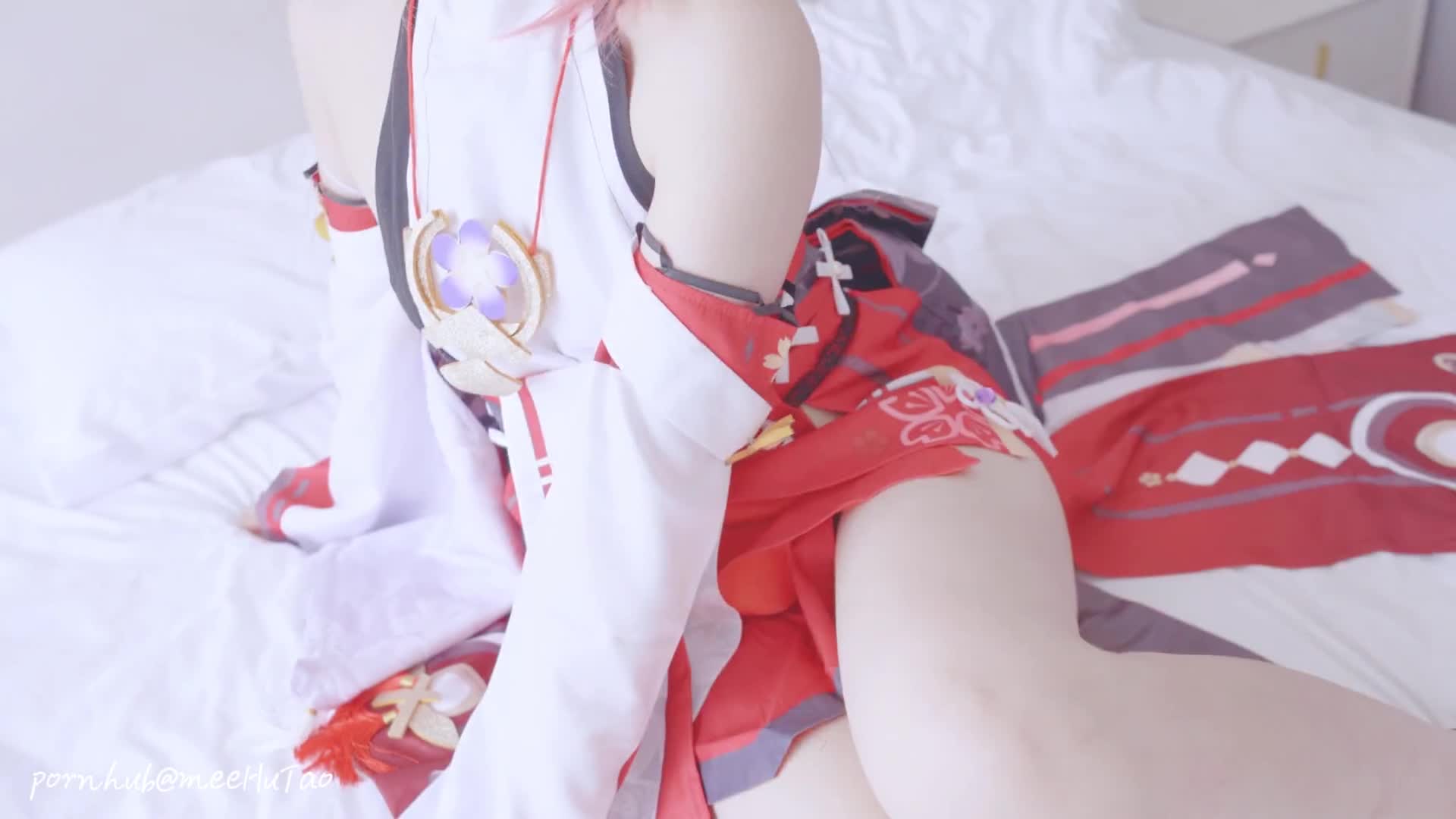 #米胡桃 #MeeHuTao 美少女白虎嫩穴 眼镜反差婊自慰做爱 合集点此查看更多