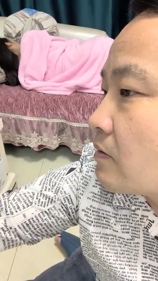 最嫩鲍鱼【七哥天上人间】两个壮汉3P小萝莉 粉嫩无毛嫩穴 极品少女胴体 无套啪啪水声潺潺 艳福不浅极致享受