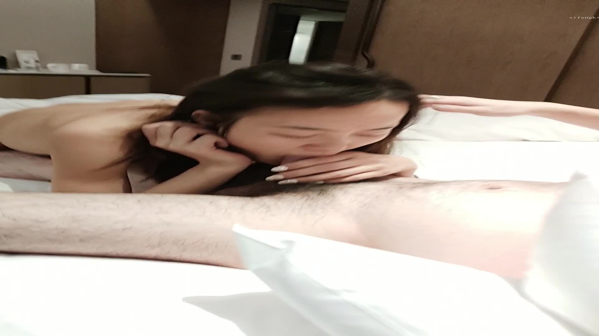 #调教 #私拍 pua大神约炮调教瑜伽教练反差骚妹，自己说聊得投机就想被肏，边肏边用话刺激她