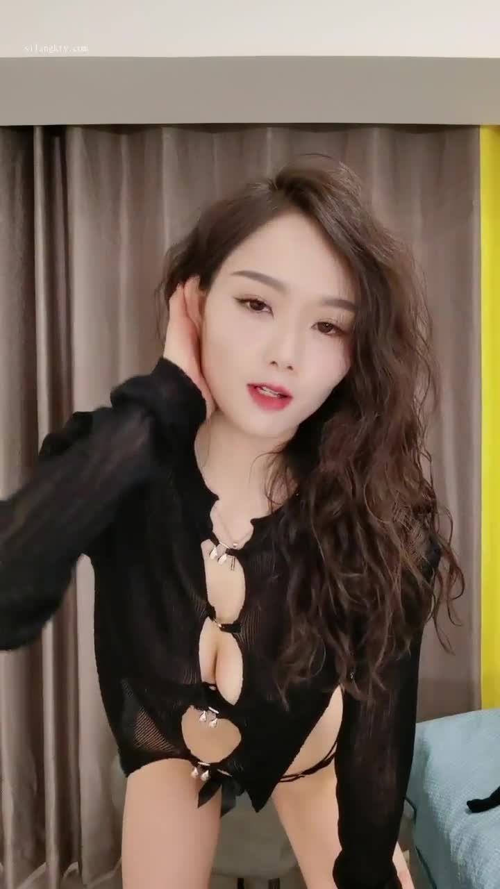#舞蹈老师糖糖 首次被干~疯狂喷水