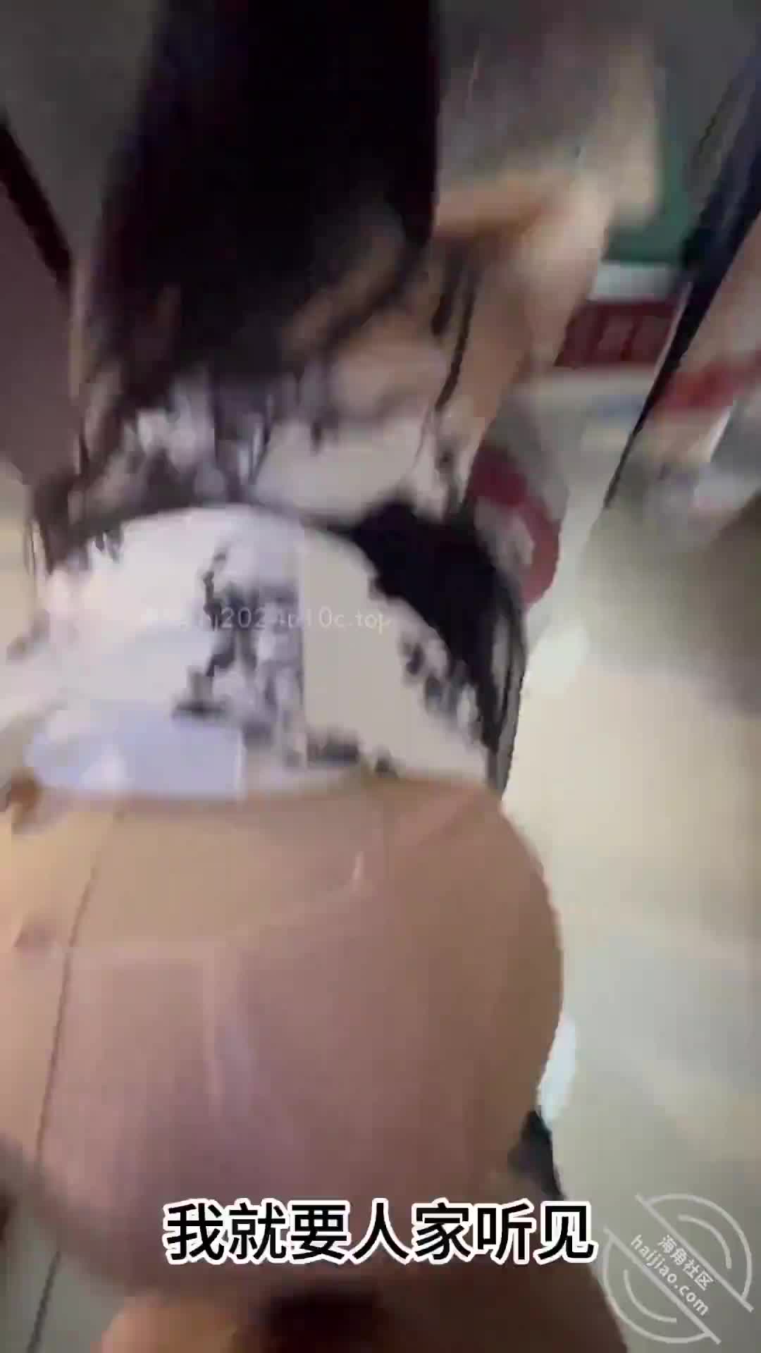 #海角 会喷水的亲姐姐 发现暧昧信息姐姐怒扇我几巴掌，上一秒还是姐大瞬间变成了荡妇