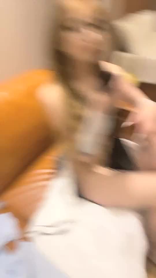 #直播 甜美萝莉被精瘦炮友爆插 ，极品蜜桃臀骑乘抽插点此查看更多