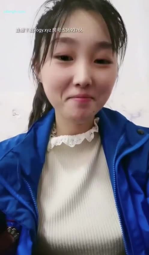 高中生，上课时脱衣自慰，胆子忒大太骚了️️️点此查看更多