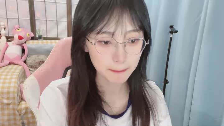 #直播 极品眼镜妹【agnes-sss】清纯外表~长腿黑丝~全裸跳蛋速游VPN跑满千兆只做最快