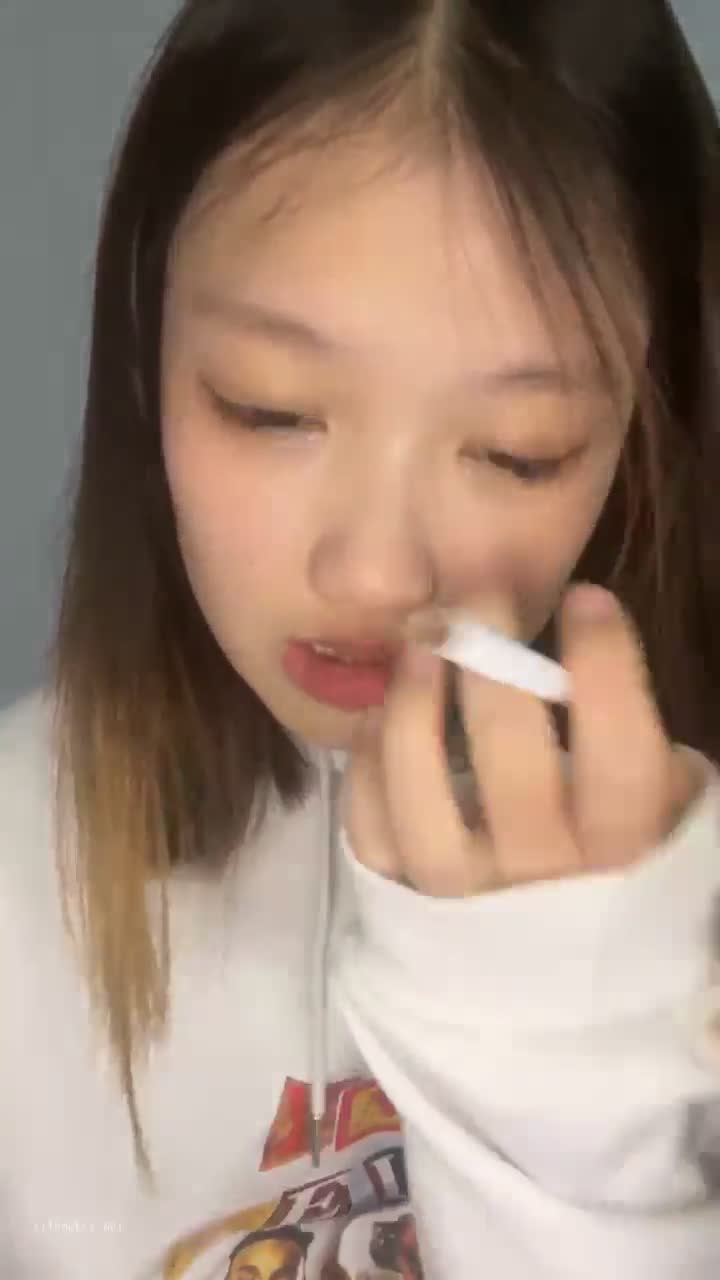 #眼镜妹点此查看更多
