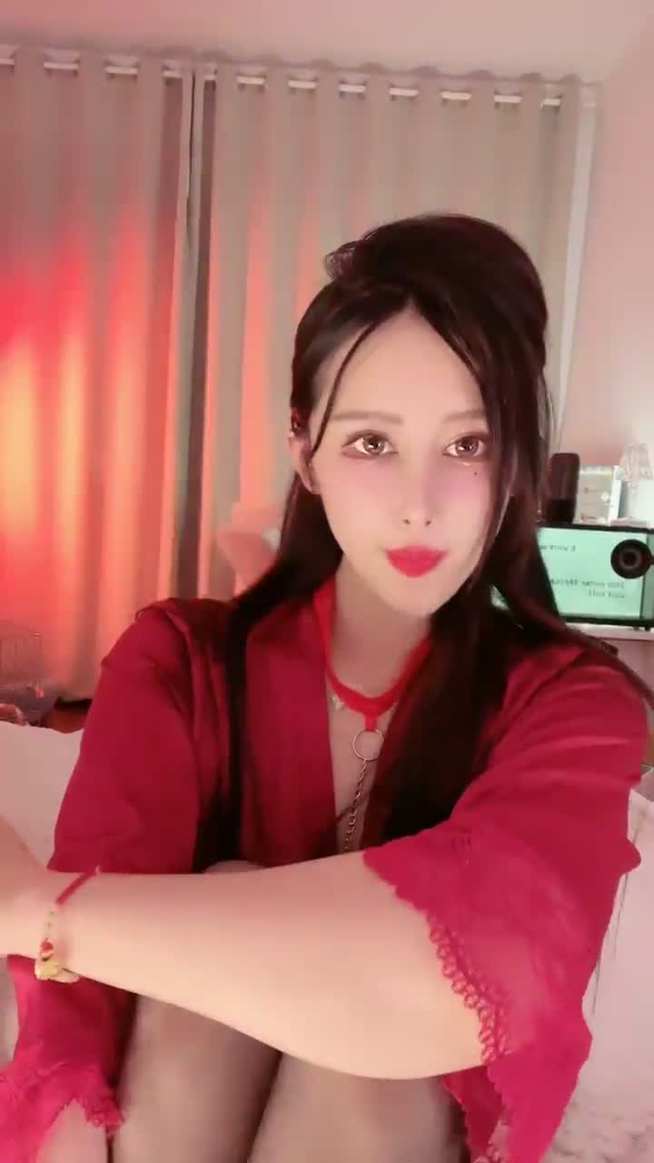 #奶油草莓 身高173的网红美女！抠逼喷水