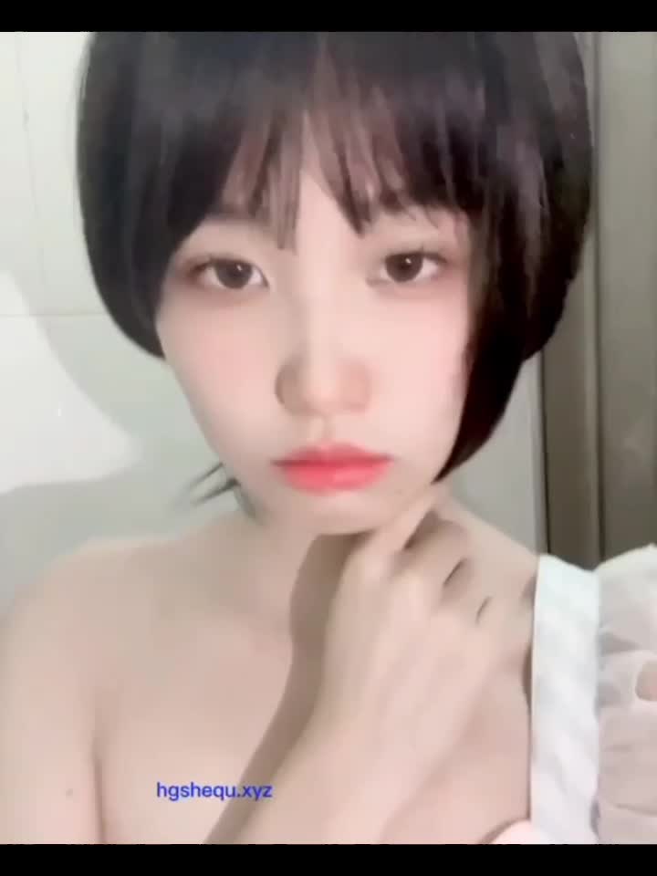 #萝莉 #学生 #自拍大方的女孩最讨人喜欢了