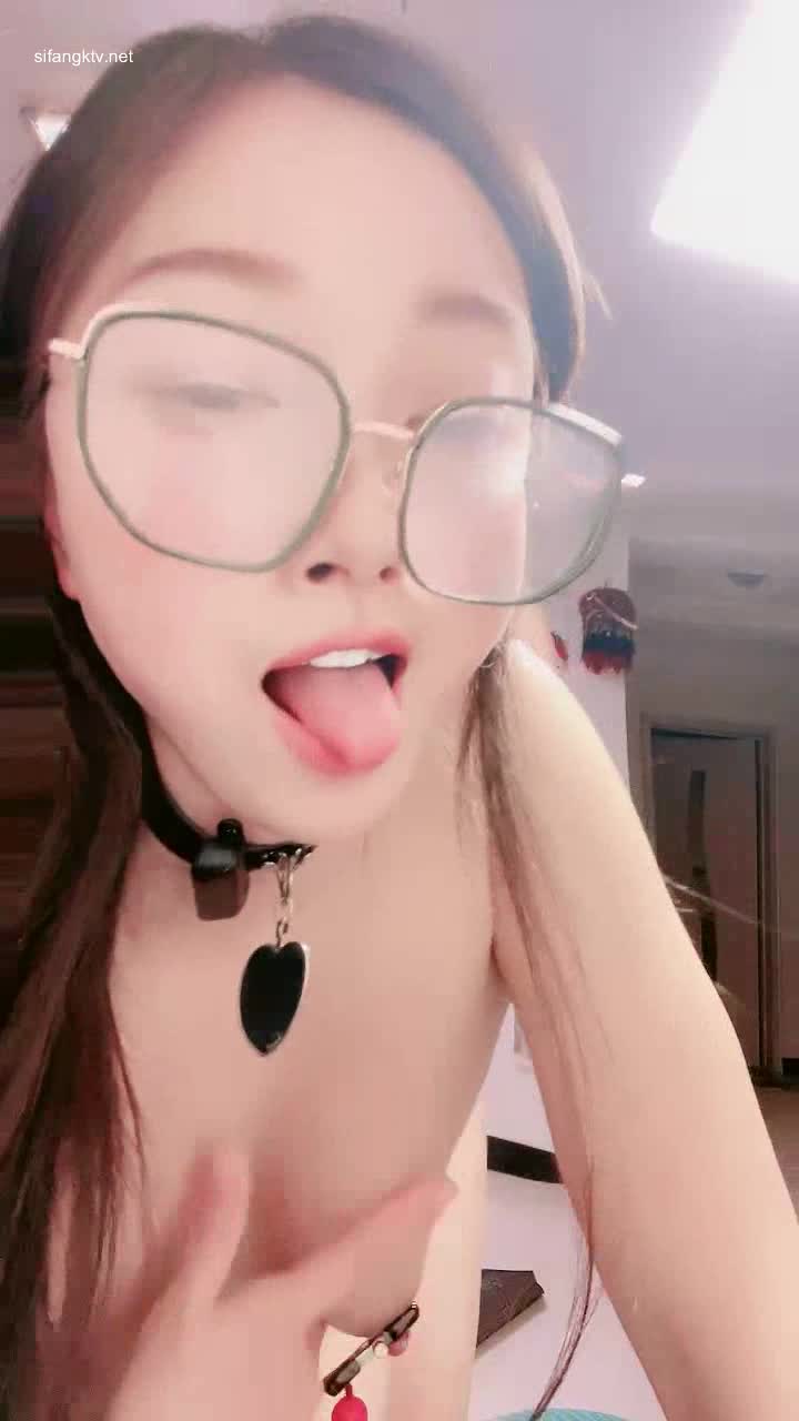 新人眼镜大学妹~激情啪啪啪~吞精SM点此查看更多