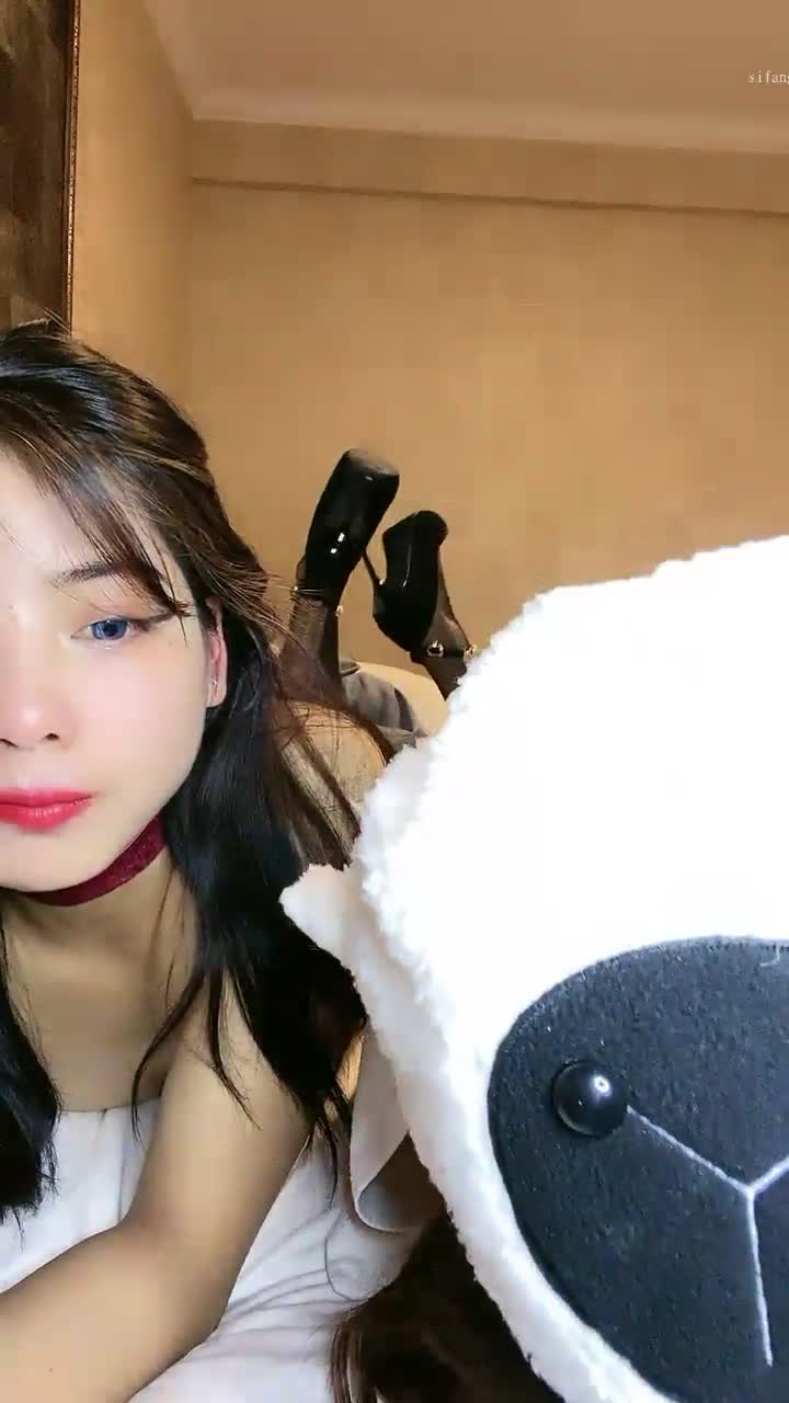 #直播 两闺蜜下海玩3P【萝莉与少御】手牵手被狂操速游VPN跑满千兆只做最快
