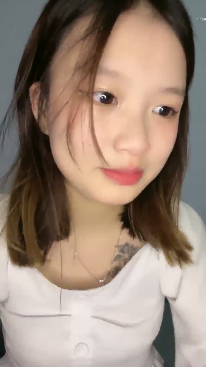 #眼镜妹点此查看更多