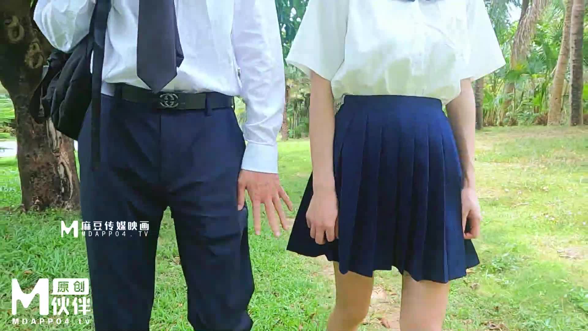 #长治传媒 CZ-0007 青春期懵懂的高中生偷吃丰满的禁果点此查看更多