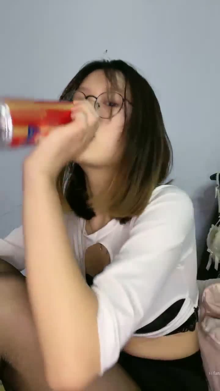 #眼镜妹点此查看更多