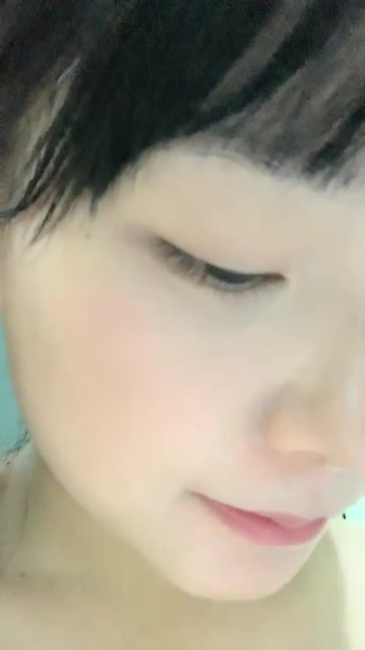 【#幼齿】邻家女神~!童颜巨乳~全裸沐浴~道具自慰~爽到喷水