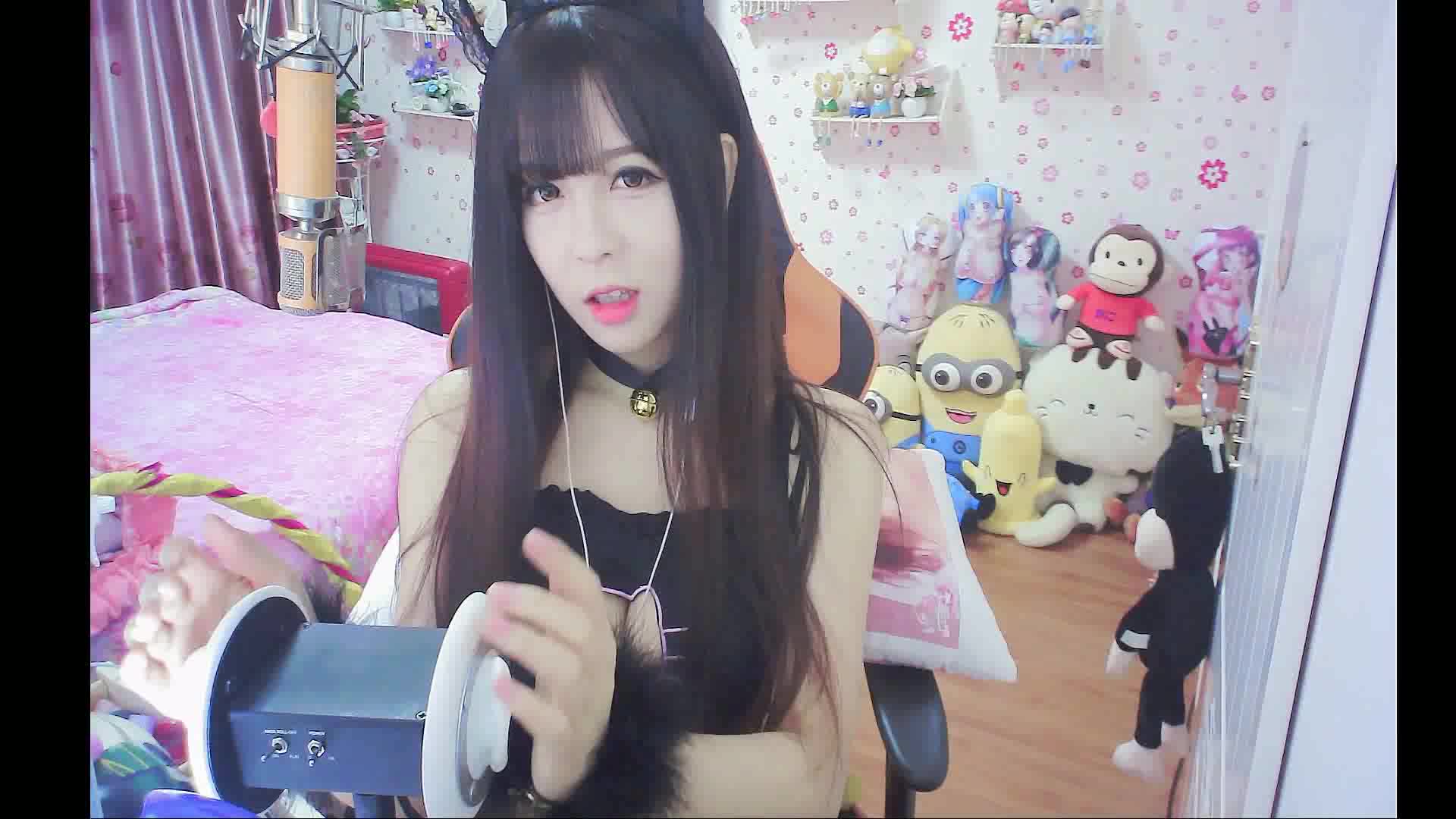 娜娜sweet】 现在又在抖音直播了喜欢的可以去看看点此查看更多