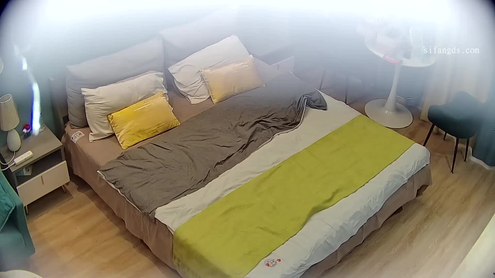 最新流出酒店摄像头偷拍 JK短裙年轻妹子出来卖逼鸡头为了多赚钱把妹子逼毛刮干净剃成白虎一位客人1000元一次