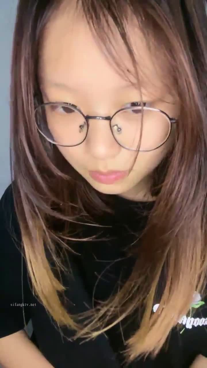 #眼镜妹点此查看更多