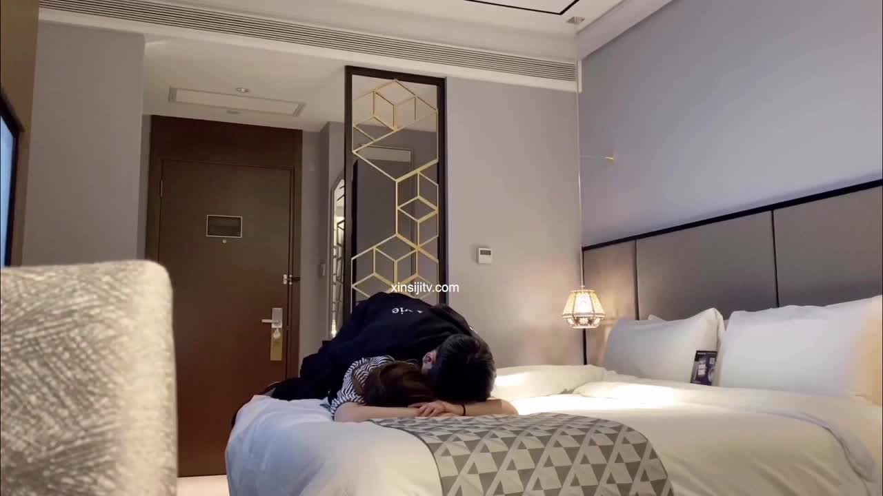 出差邂逅醉酒电臀美骚妇 进房间推倒无套插穴就干 后入浪叫 抽插猛操内射 一夜情连操两炮速游VPN跑满千兆只做最快