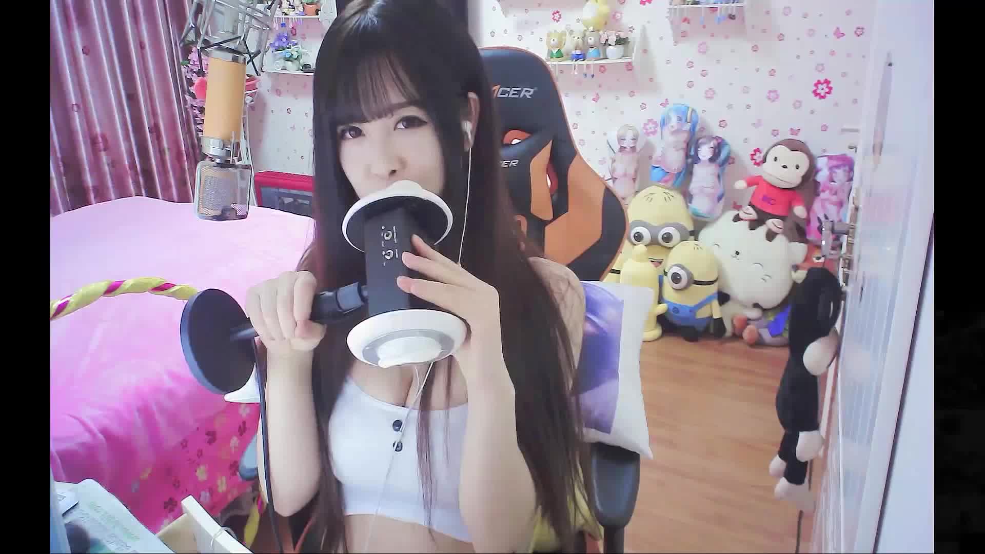 娜娜sweet】 现在又在抖音直播了喜欢的可以去看看点此查看更多