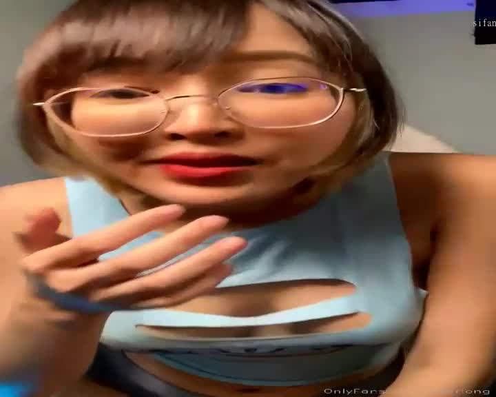 #OnlyFans #deerlong 斯文眼镜反差小姐姐【deerlong】解锁福利私拍点此查看更多