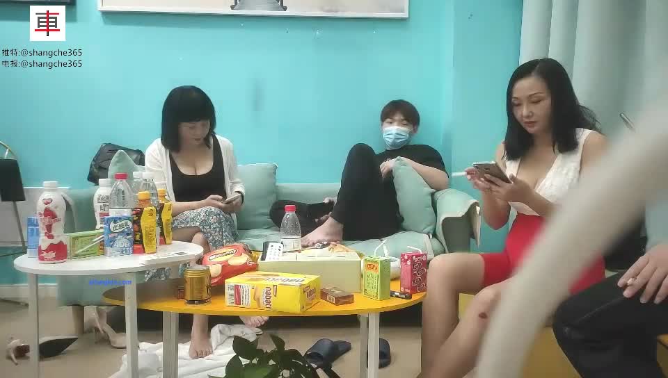 熟透的熟女一次找俩，前戏做足，口交，双飞干起，熟女果然会玩【谷歌索引】搜索神器赞助