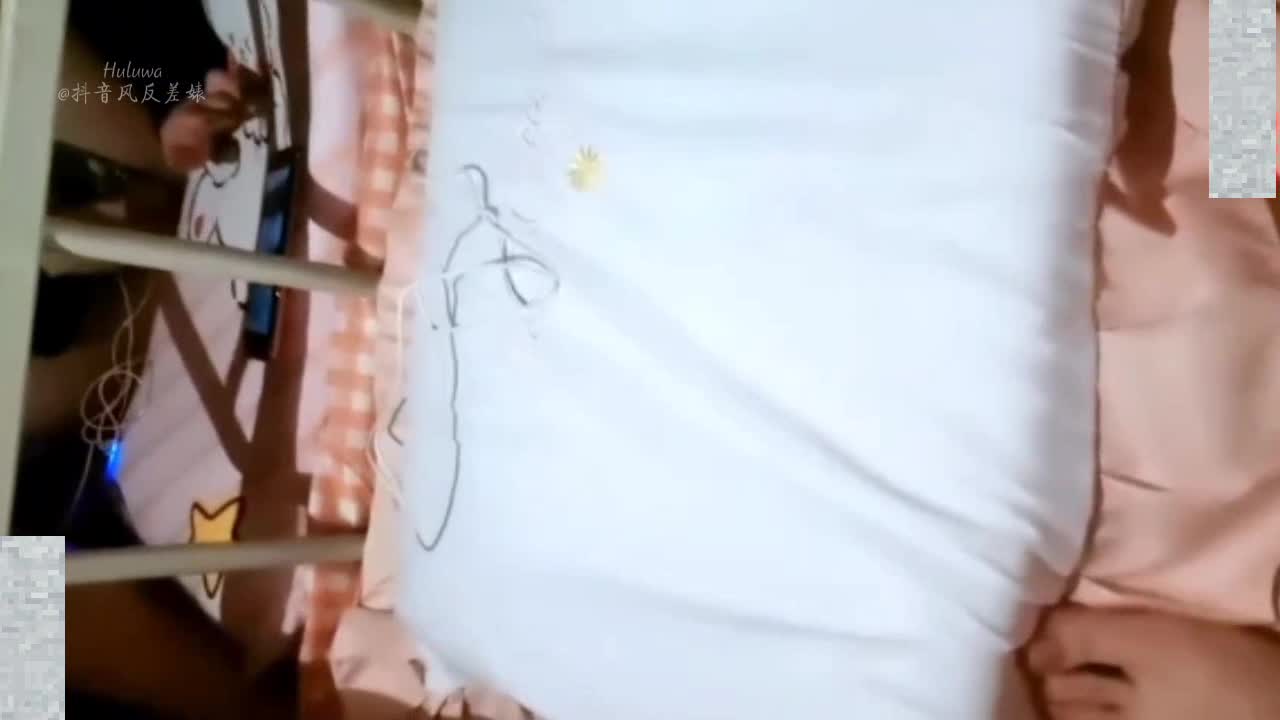 【可爱学生】泄密探索高中宿舍，高中生宿舍露脸跳蛋自慰插粉穴，表情淫荡吐舌头表示高潮！#可爱点此查看更多