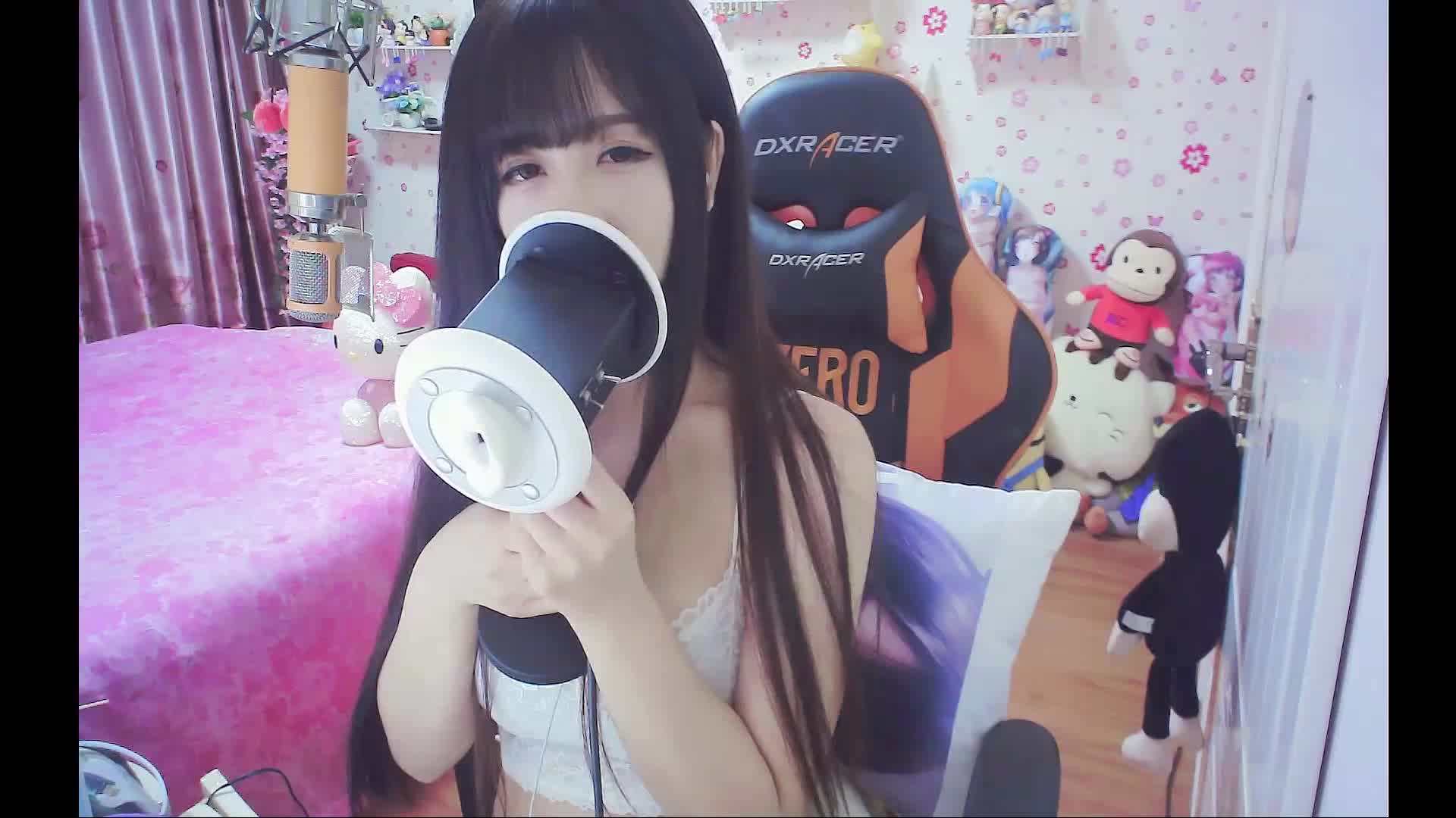 娜娜sweet】 现在又在抖音直播了喜欢的可以去看看点此查看更多