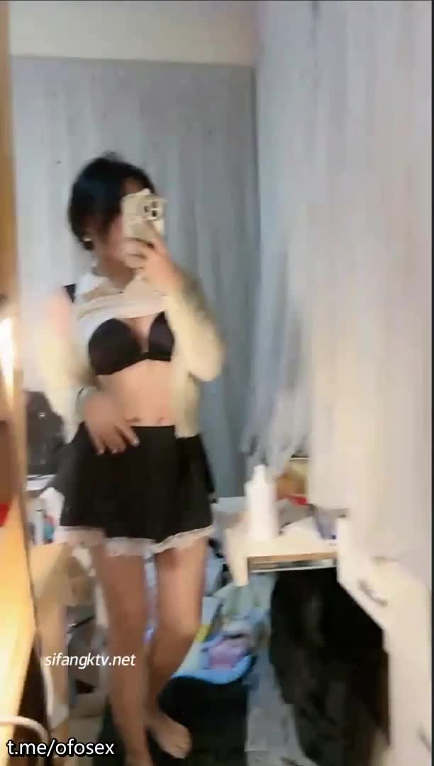 颜值清纯大学妹【欣儿】初次一对一，腼腆可爱 大奶逼粉速游VPN跑满千兆只做最快