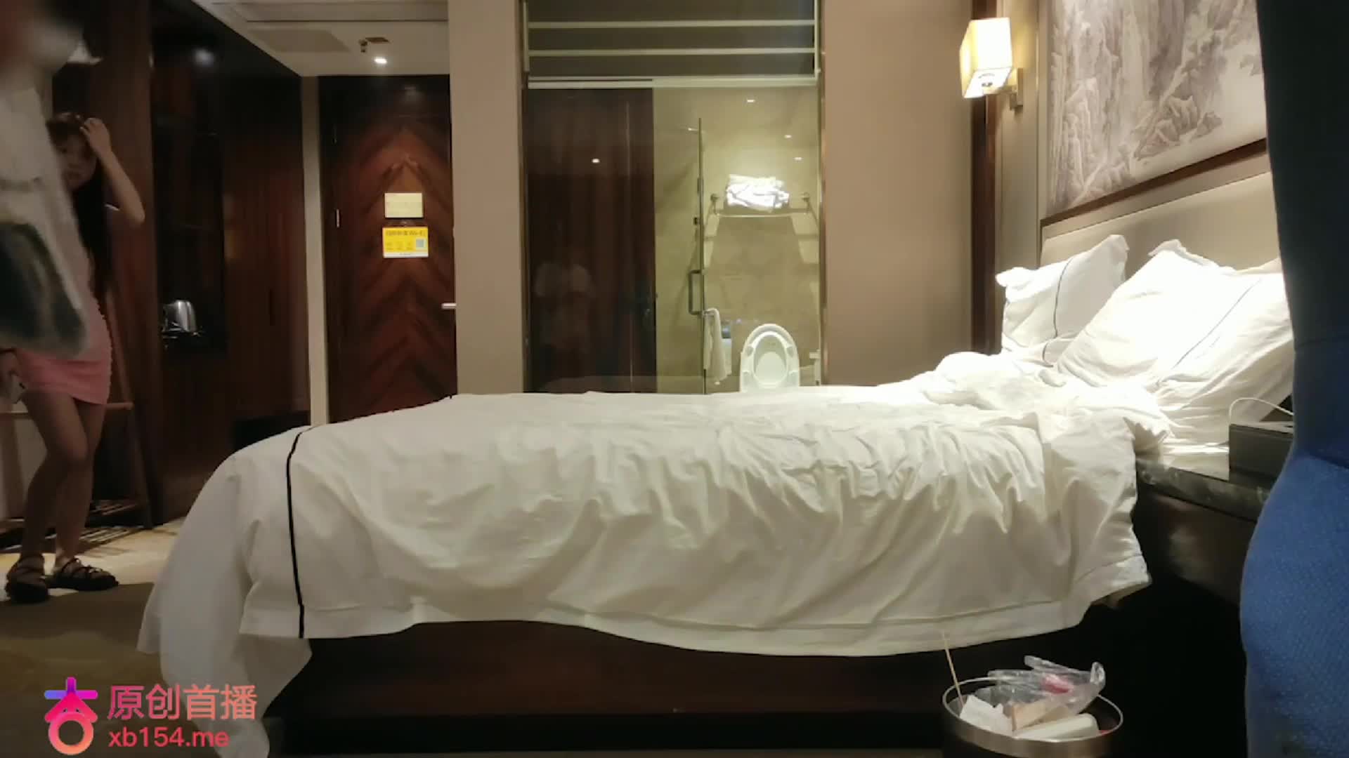 探花李白酒店约炮 一个刚下海的学妹自带学生制服看我各种姿势调教调教她