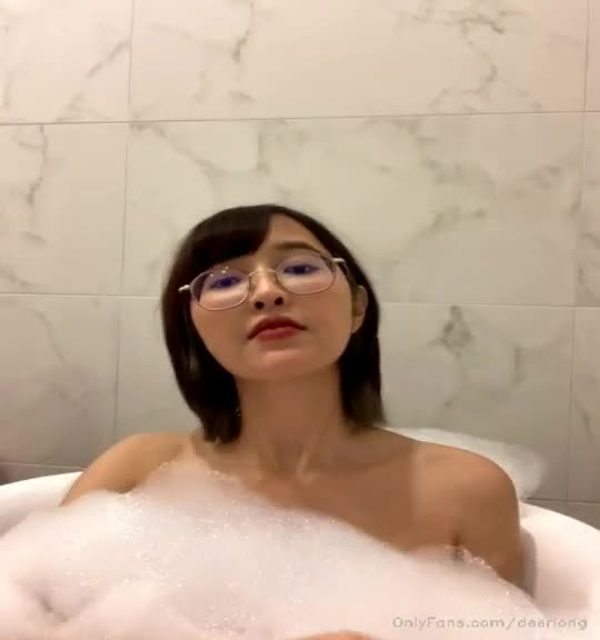 #OnlyFans #deerlong 斯文眼镜反差小姐姐【deerlong】解锁福利私拍点此查看更多
