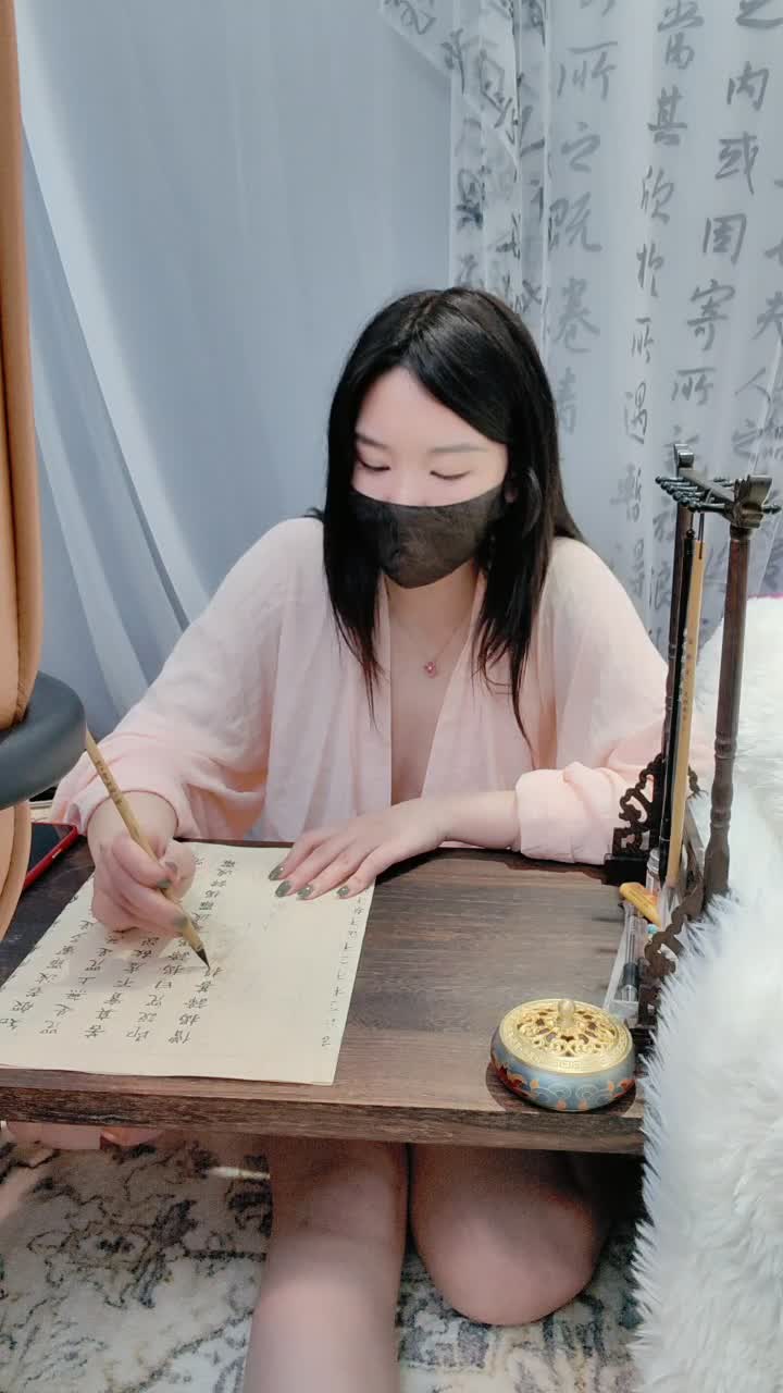 【#上戏校花】反差气质女神~无敌清纯~逆天身材骚舞自慰~爱死~点此查看更多