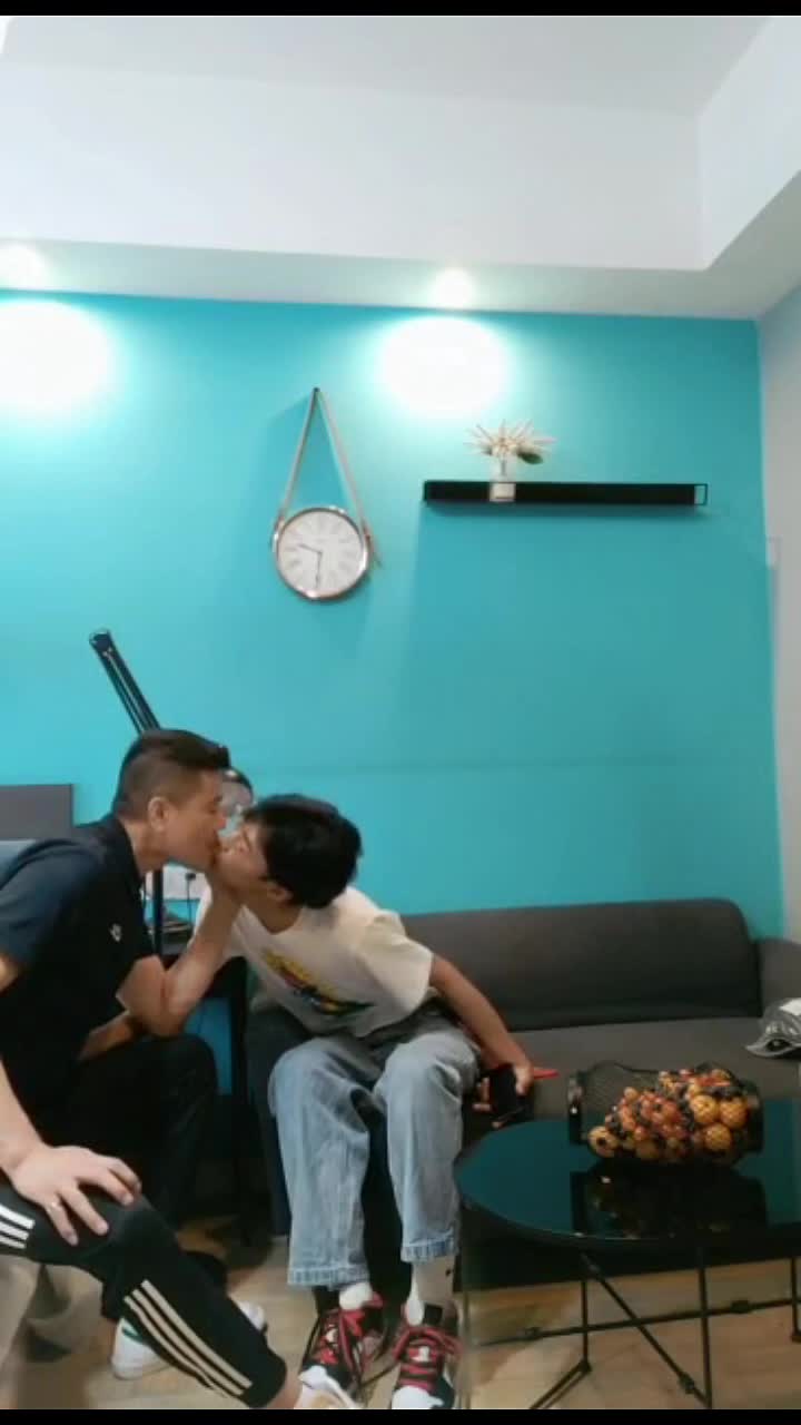 #山东浩浩 眼镜小鲜肉点此查看更多
