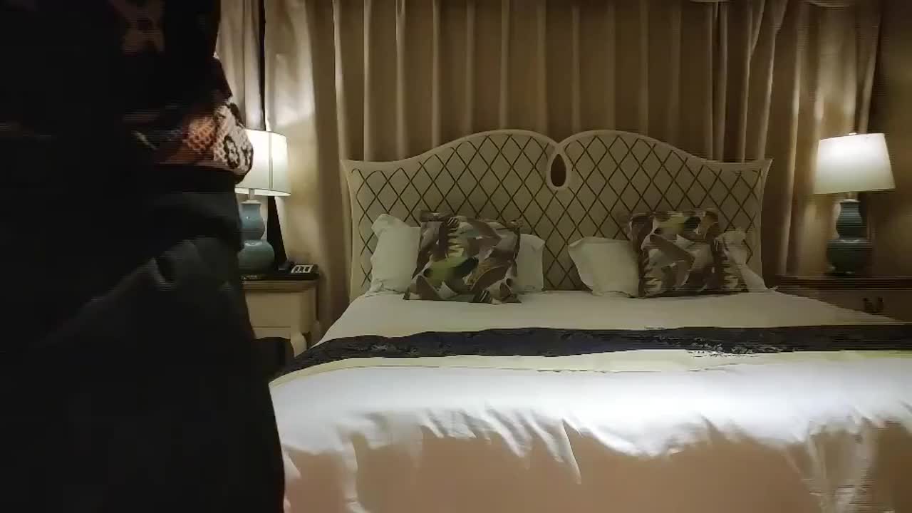 漂亮少妇 啊啊老公好舒服 爽不爽 嗯 被眼镜大哥骚逼抠的求操 上位骑乘一脸骚样 逼毛浓密点此查看更多