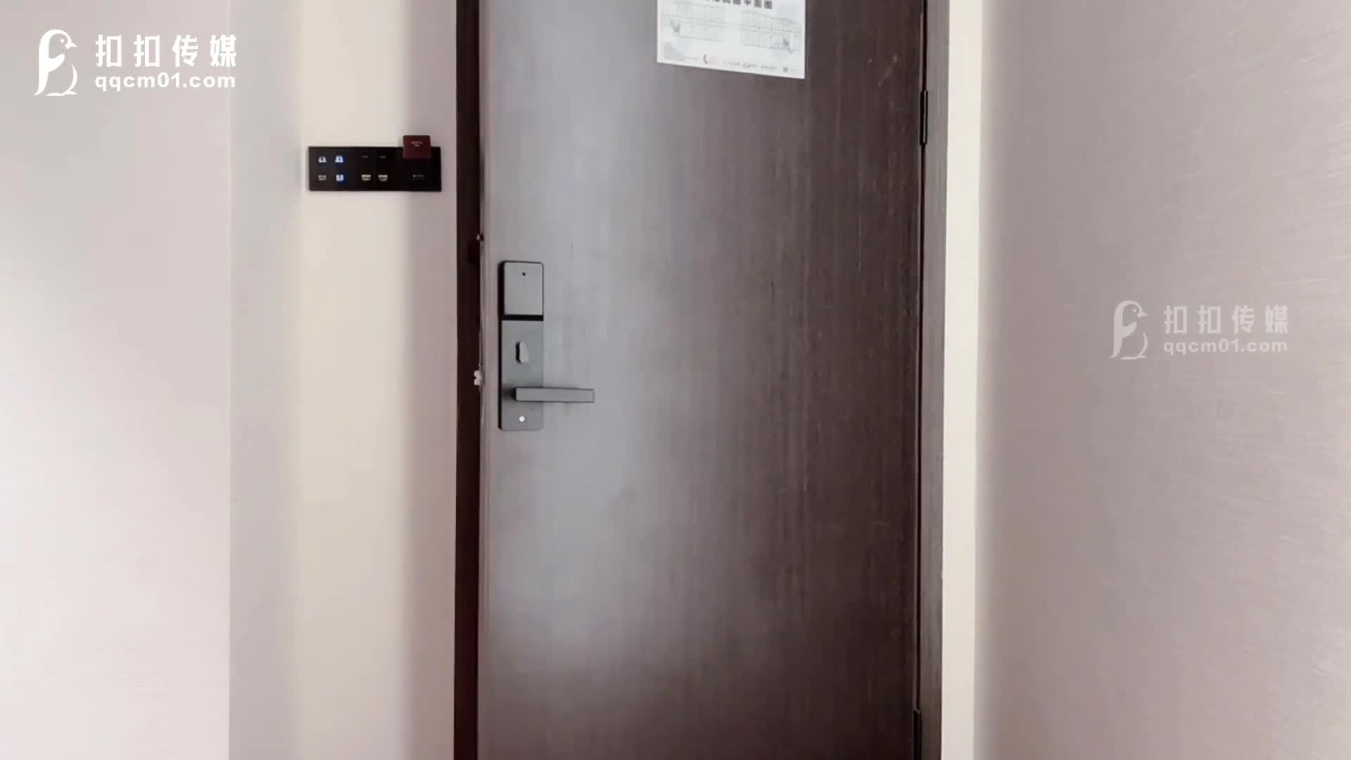 扣扣传媒 QQOG002 极品白虎萝莉天花板 粉色情人油光白丝吊带肏穴体验 冲刺鲜嫩白虎裹满浆汁爆射点此查看更多