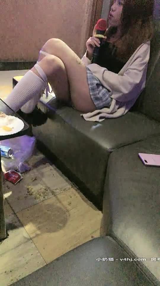 #KTV公主 小伙约00后小萝莉K歌，几瓶啤酒下去带到洗手间口交啪啪，粉嫩白虎年轻肉体诱人小穴超级紧点此查看更多