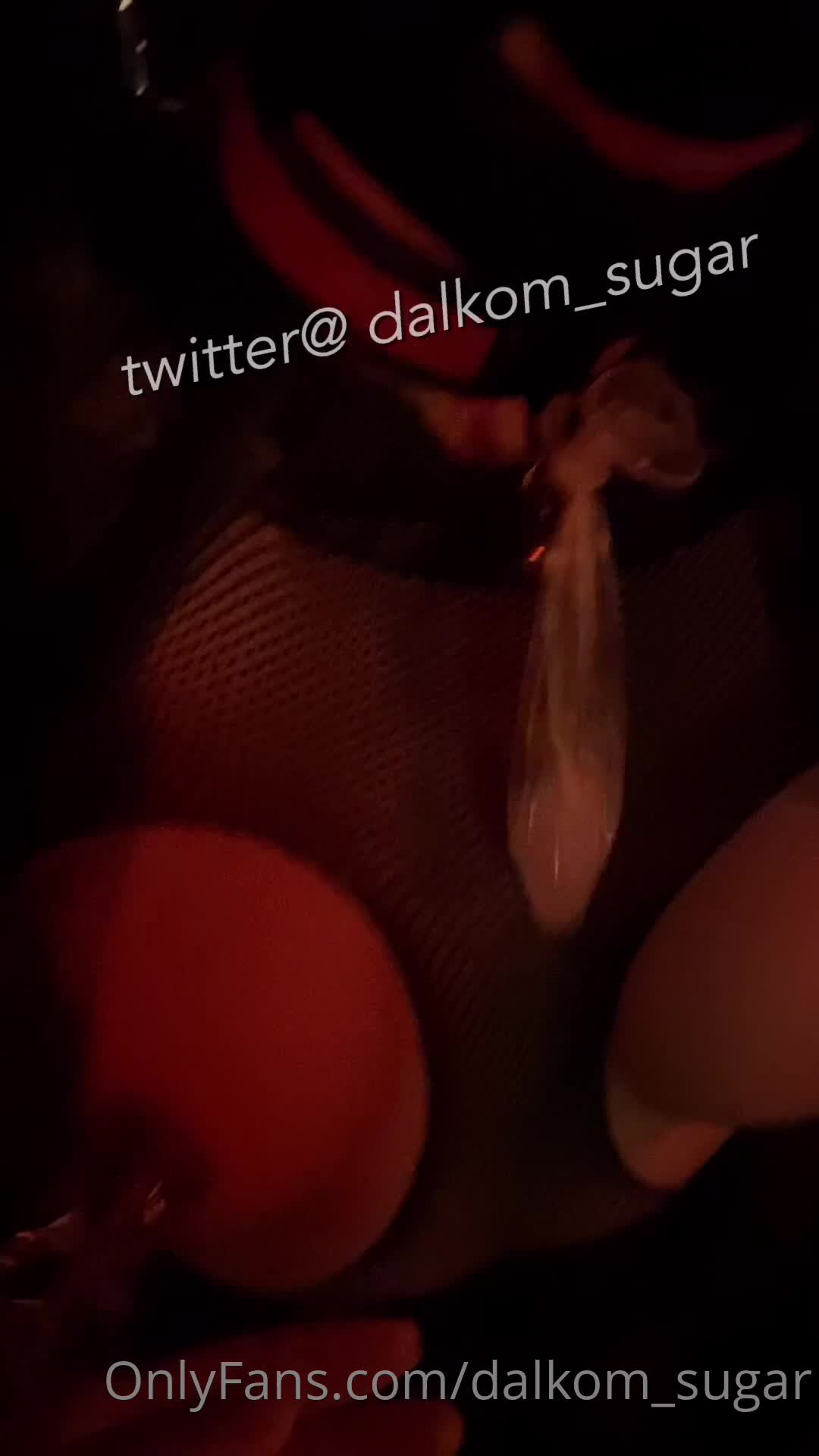 #Dalkom_Sugar #伪娘 #丝袜 #SM #深喉 极品身材的伪娘狗奴被黑丝伪娘女王捆绑调教玩弄菊花，最后大鸡巴强制深喉口交把我都给看硬了！很有感觉啊