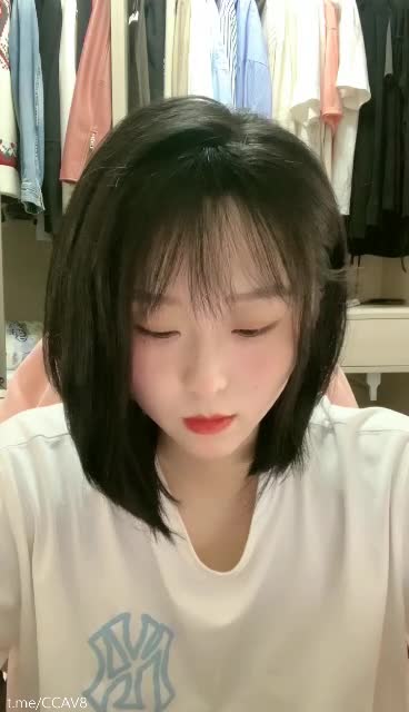 哈尔滨-胖次-20岁 ：不在学校我在家，一天天的大鸡巴操死你，草不着哈哈哈，我来大姨妈我没穿内裤，东北淫就是能骚能聊