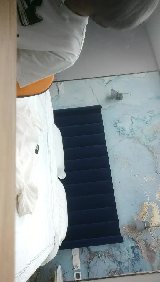 【无情的屌】刚下海的20岁学生妹，蜜桃臀黑森林，清纯风一秒回到校园