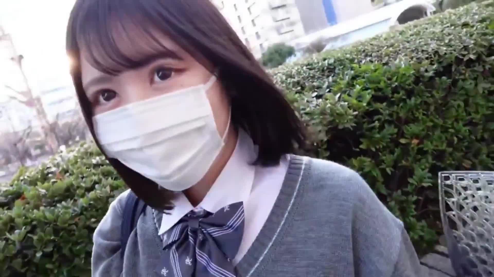 大奶清纯学生妹 先在露天口交吃精 再到房间慢慢品尝 肥嫩粉鲍鱼 射了满满一小穴