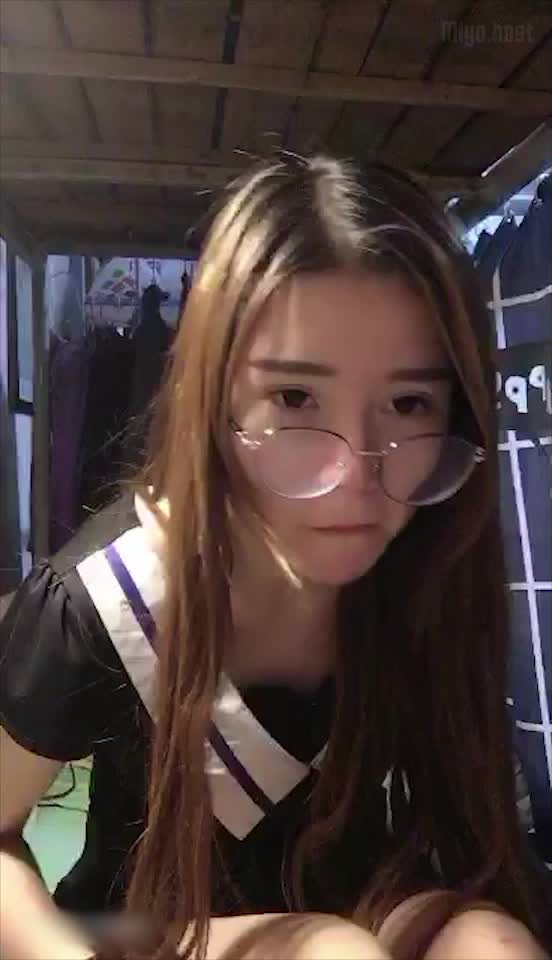#精品！高颜值美女大学生宿舍趁着室友上课逃课直播【16V 2