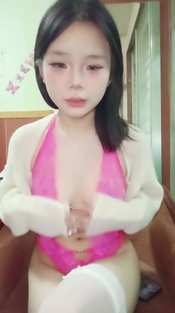 【#聪明西红柿】超美萝莉学生妹！童颜巨乳稚嫩身材 疯狂自慰~狂插喷水~点此查看更多