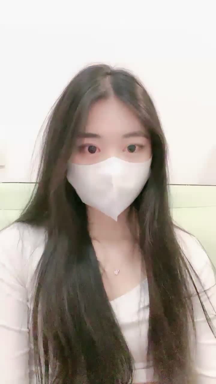 #少女 #学生 #反差刚毕业大学生找不到工作在家黄播，不愧是刚毕业的大学生，没有一点风尘感呢二十万完整版萝莉资源已更新vip群        永久会员88 物超所值      本王要看看会员是啥样                速游VPN跑满千兆只做最快