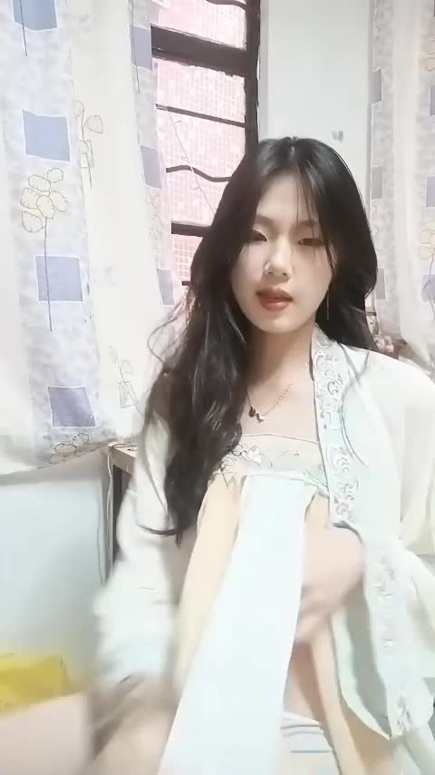 #清纯 #洋裙的女孩 汉服骚舞~学生宿舍掰穴抠逼 永久会员套餐三添加8个群40万视频新年福利点此查看更多