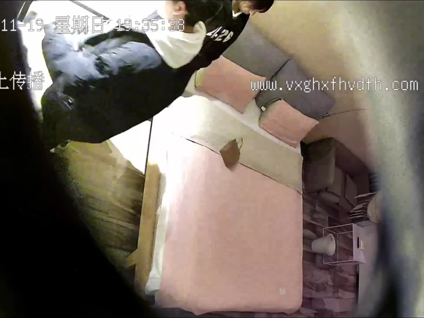 又到周末打炮季节，年轻学生情侣，清纯活泼，长筒黑丝，修长美腿 男友硬邦邦，不禁干两炮点此查看更多