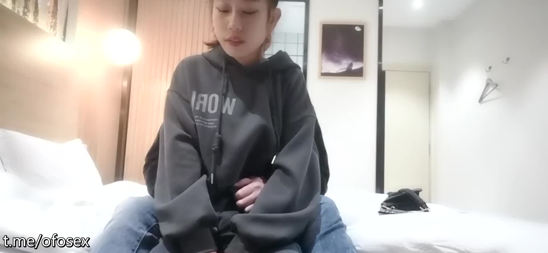 【屌哥探花】样子稚嫩的萝莉脸九零后大学生兼职外围妹穿着黑丝开档被各种AV姿势猛草#探花系列速游VPN跑满千兆只做最快