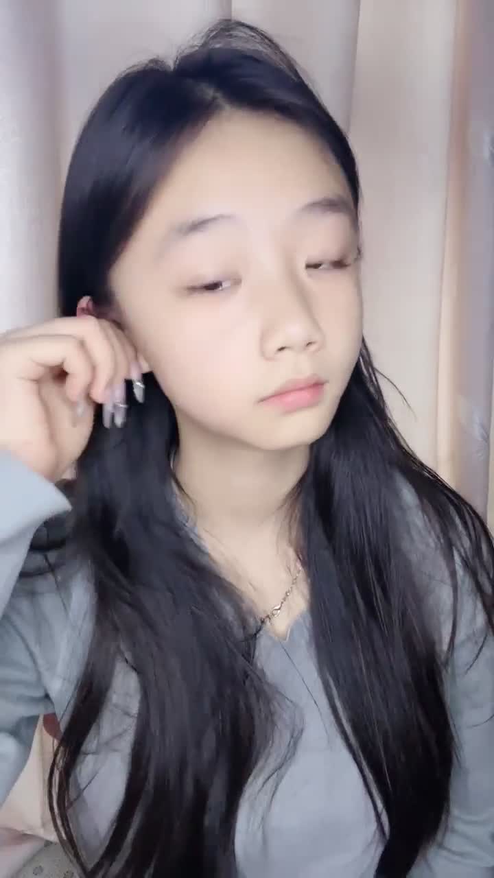 #小云慢吞吞 #丝袜 #萝莉内地萝莉主播福利私拍，长得是真嫩啊！
